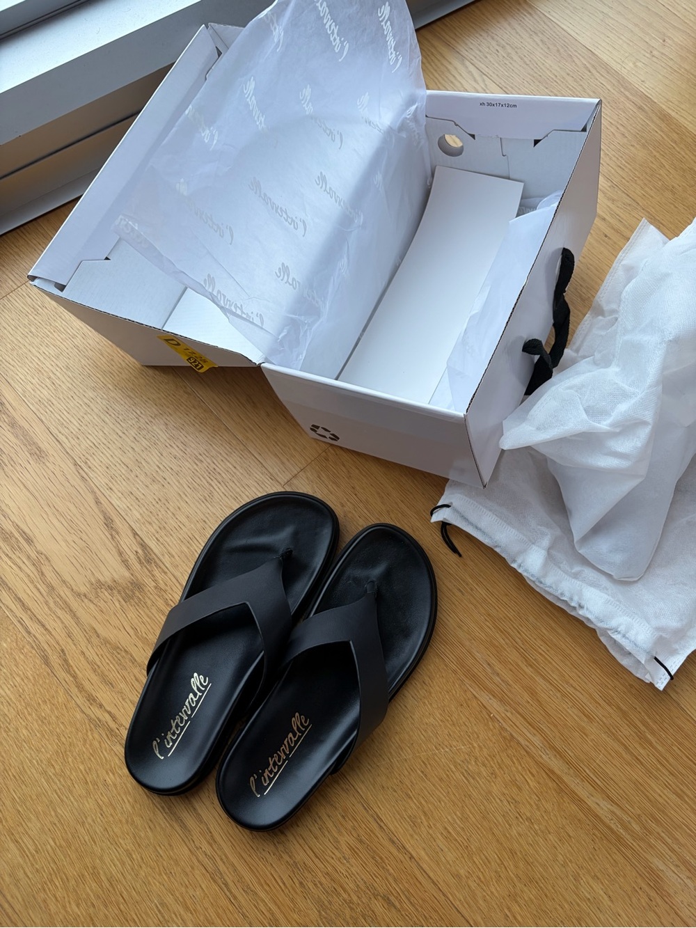 BNWT L’Intervalle Randie flip flops, size 37
